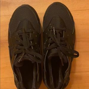 black nike huaraches